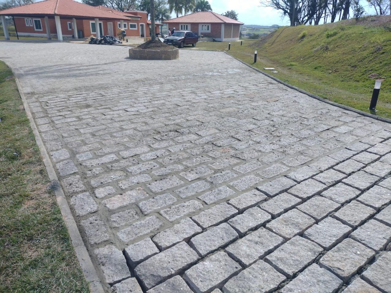 calçamento de pedras folheta